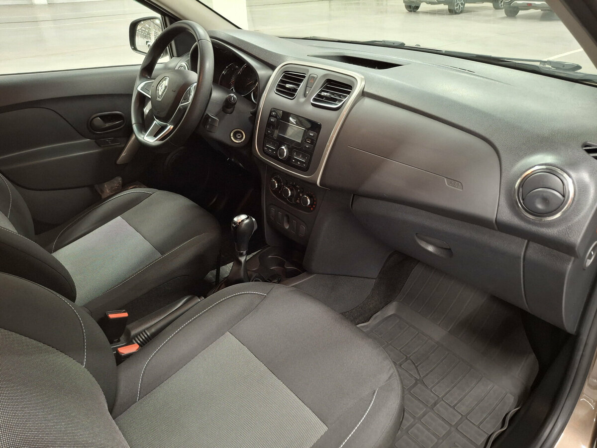 Renault Logan Stepway II Рестайлинг, 2020 - Фото №10