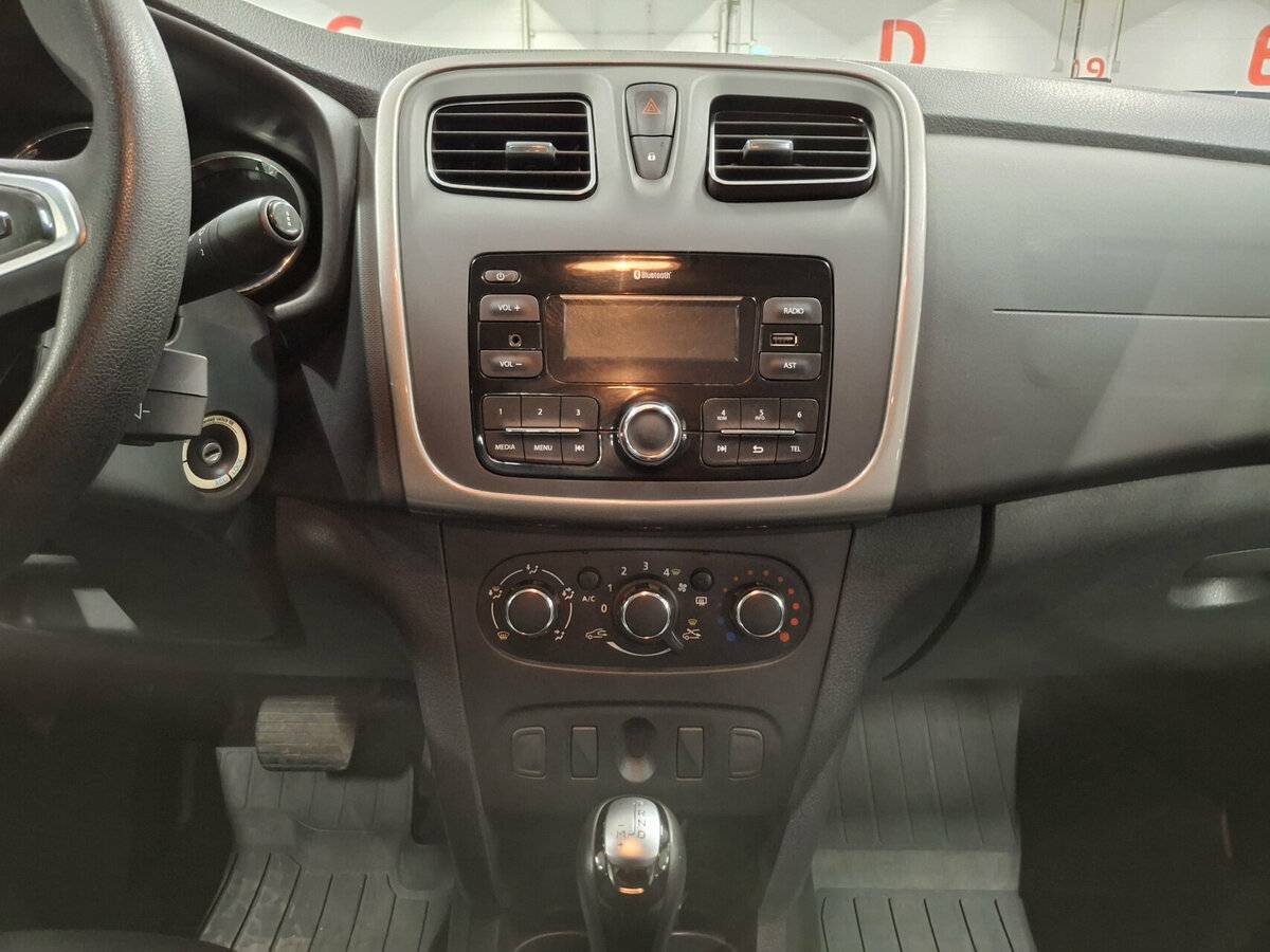 Renault Logan Stepway II Рестайлинг, 2020 - Фото №14