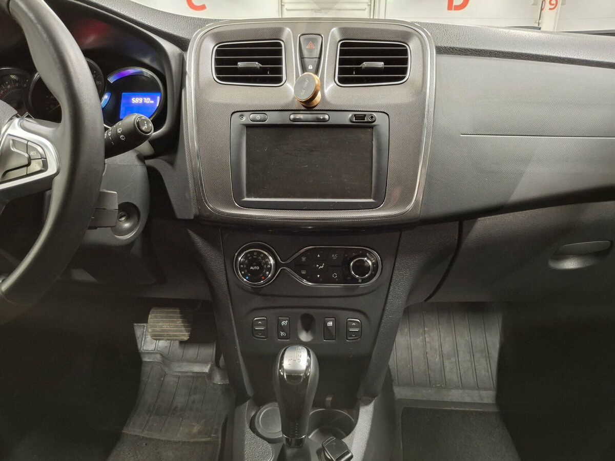 Renault Sandero Stepway II Рестайлинг, 2018 - Фото №14