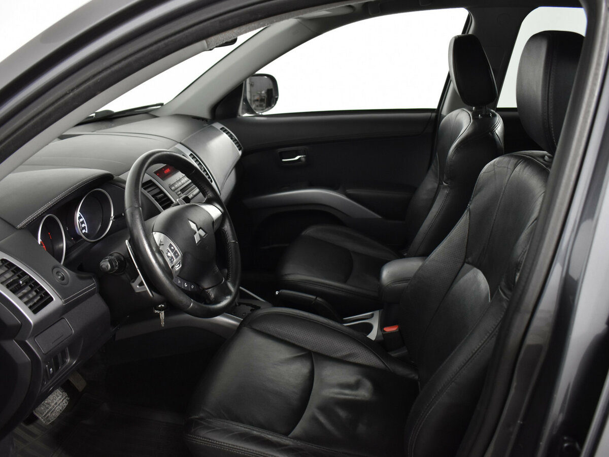 Mitsubishi Outlander II Рестайлинг, 2012 - Фото №8