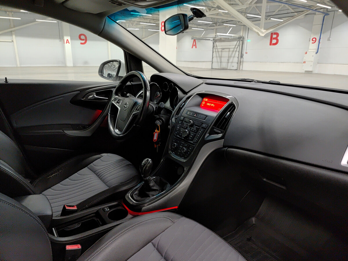 Opel Astra J Рестайлинг, 2013 - Фото №10