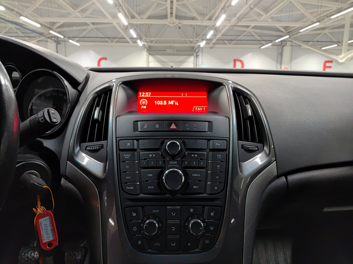 Opel Astra J Рестайлинг, 2013 - Фото №14