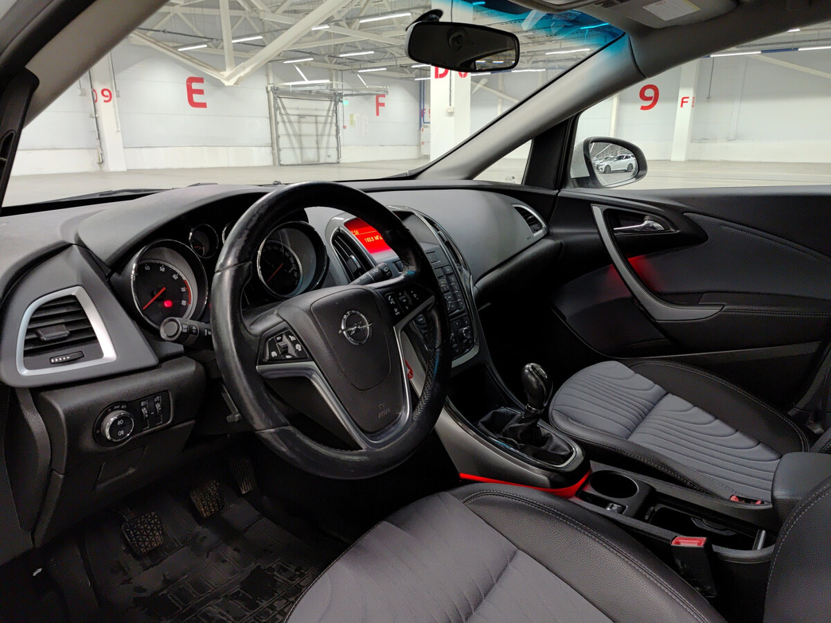 Opel Astra J Рестайлинг, 2013 - Фото №15