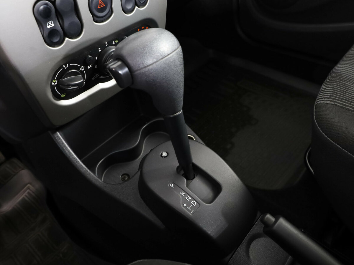 Renault Logan I Рестайлинг, 2015 - Фото №10