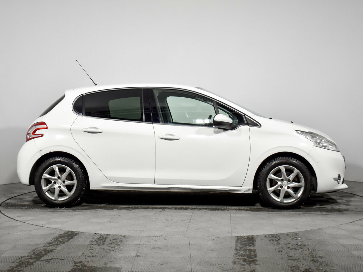 Peugeot 208 I, 2013 - Фото №3