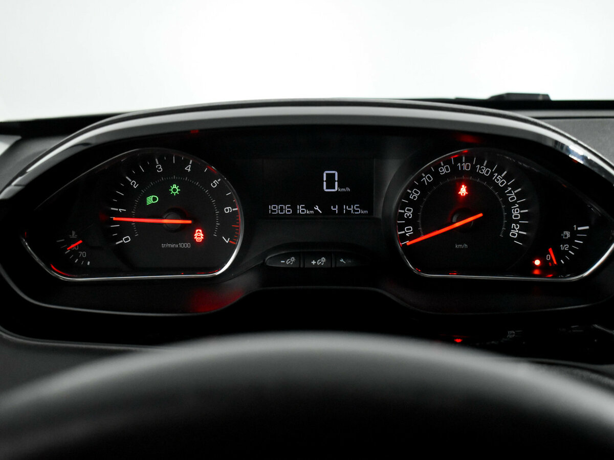 Peugeot 208 I, 2013 - Фото №16