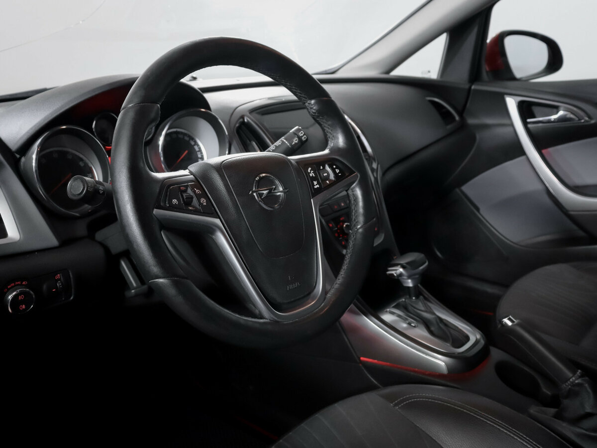 Opel Astra J Рестайлинг, 2013 - Фото №11