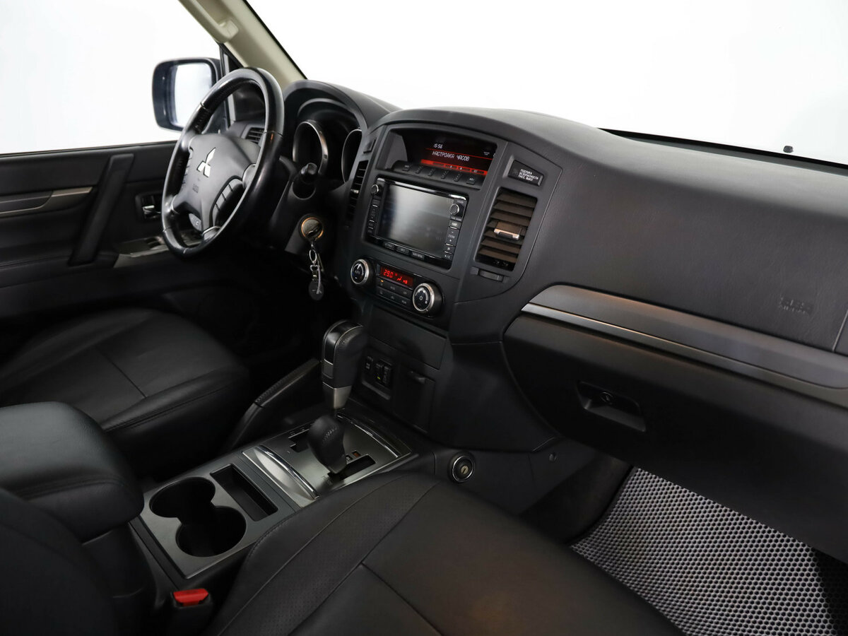 Mitsubishi Pajero IV Рестайлинг 1, 2013 - Фото №10