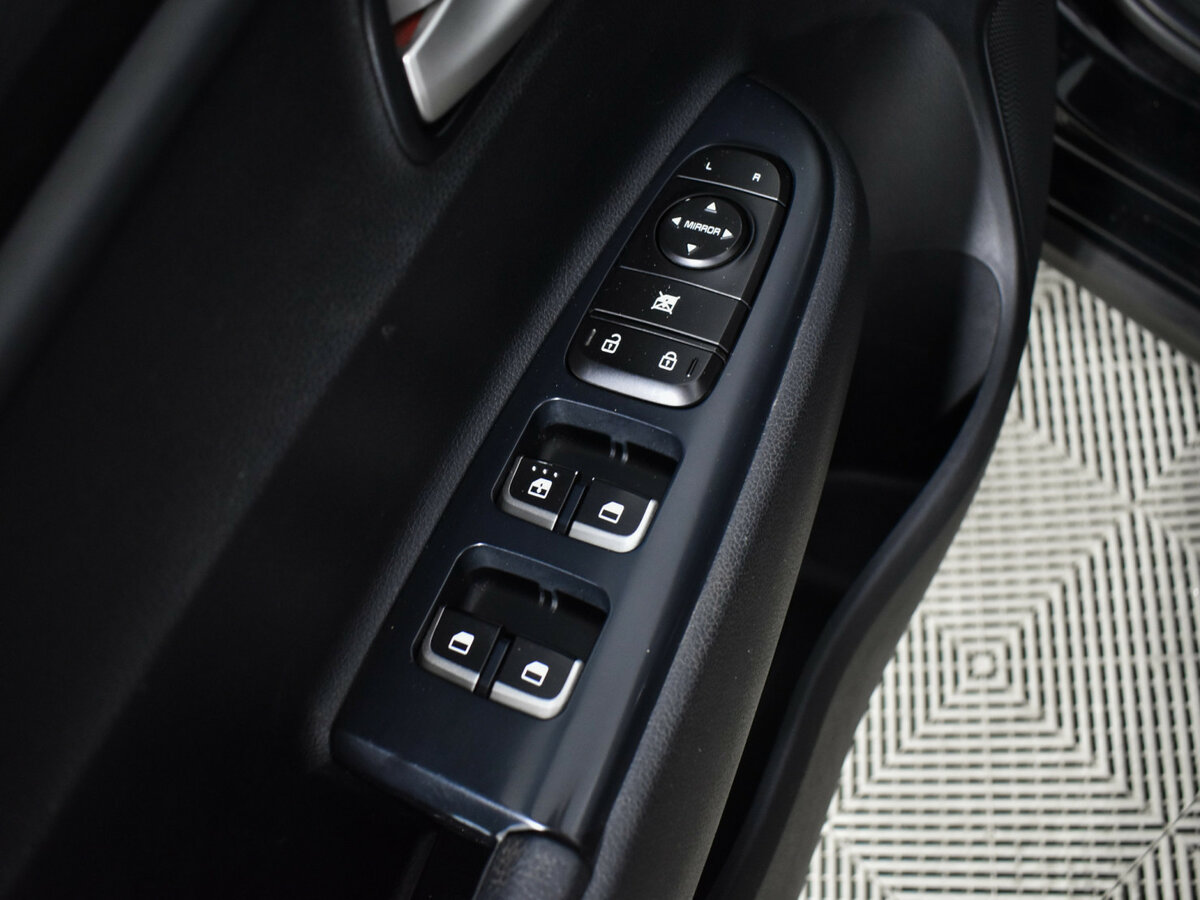 Kia Rio X-Line IV, 2019 - Фото №13