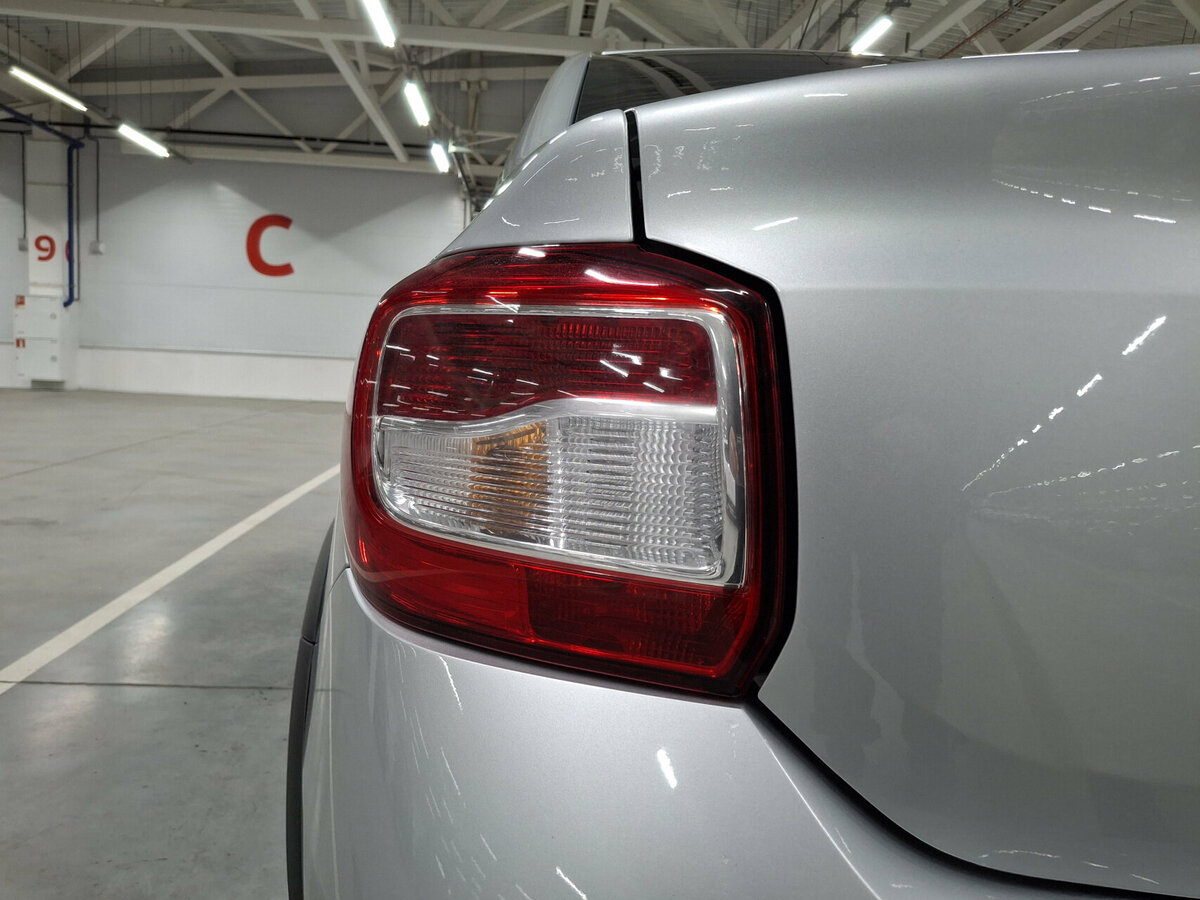 Renault Logan Stepway II Рестайлинг, 2020 - Фото №8